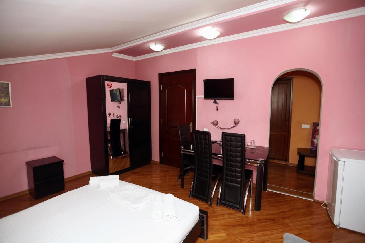 Hotel Isaka Tbilisi Ngoại thất bức ảnh